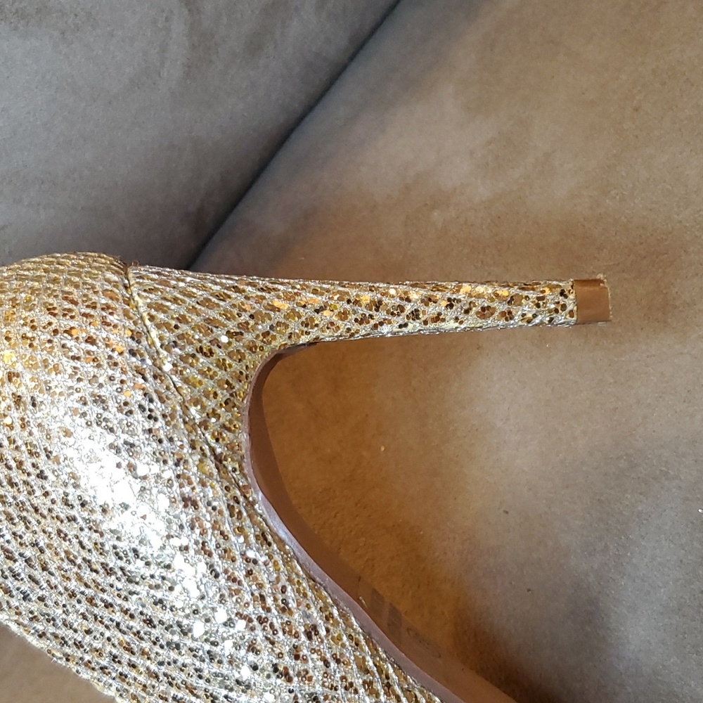 T.C. high healed party shoes. - Picture 6 of 10